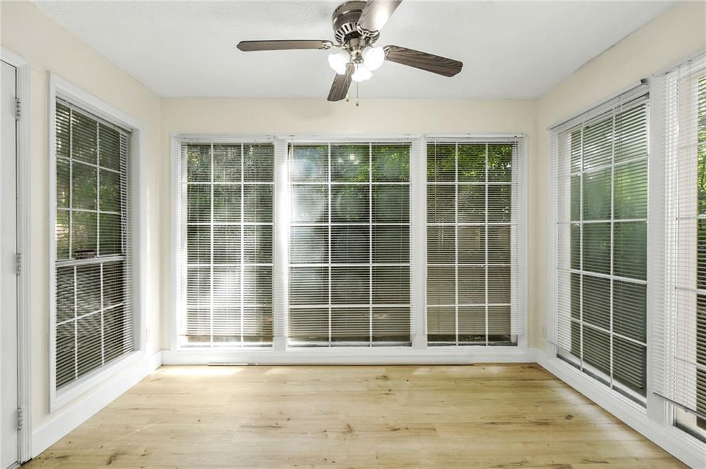 906 Country Park Drive SE