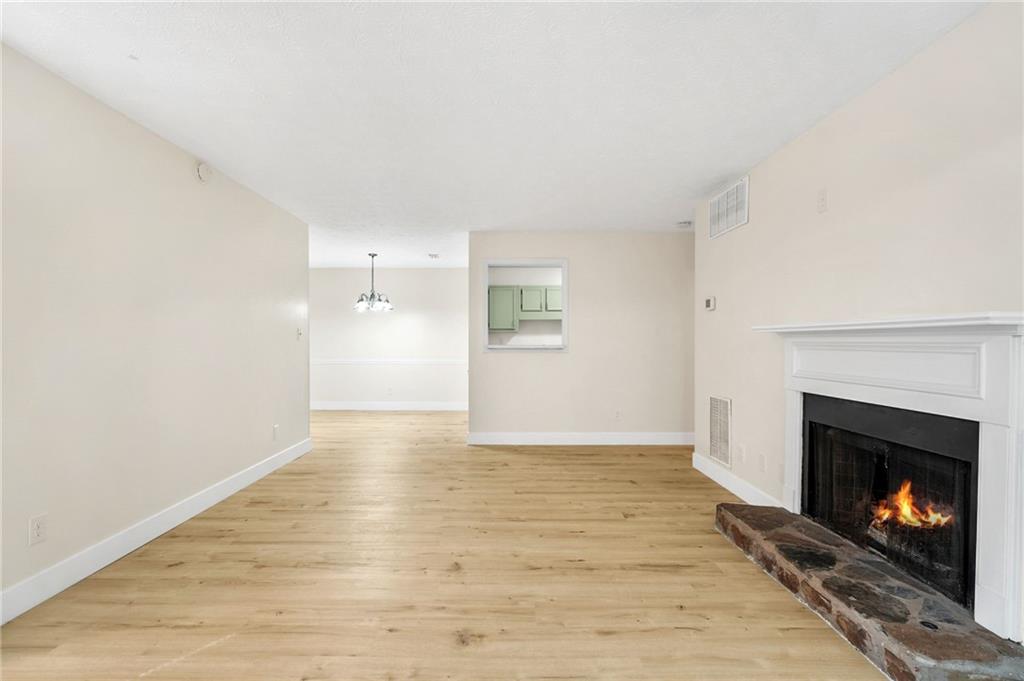 906 Country Park Drive SE