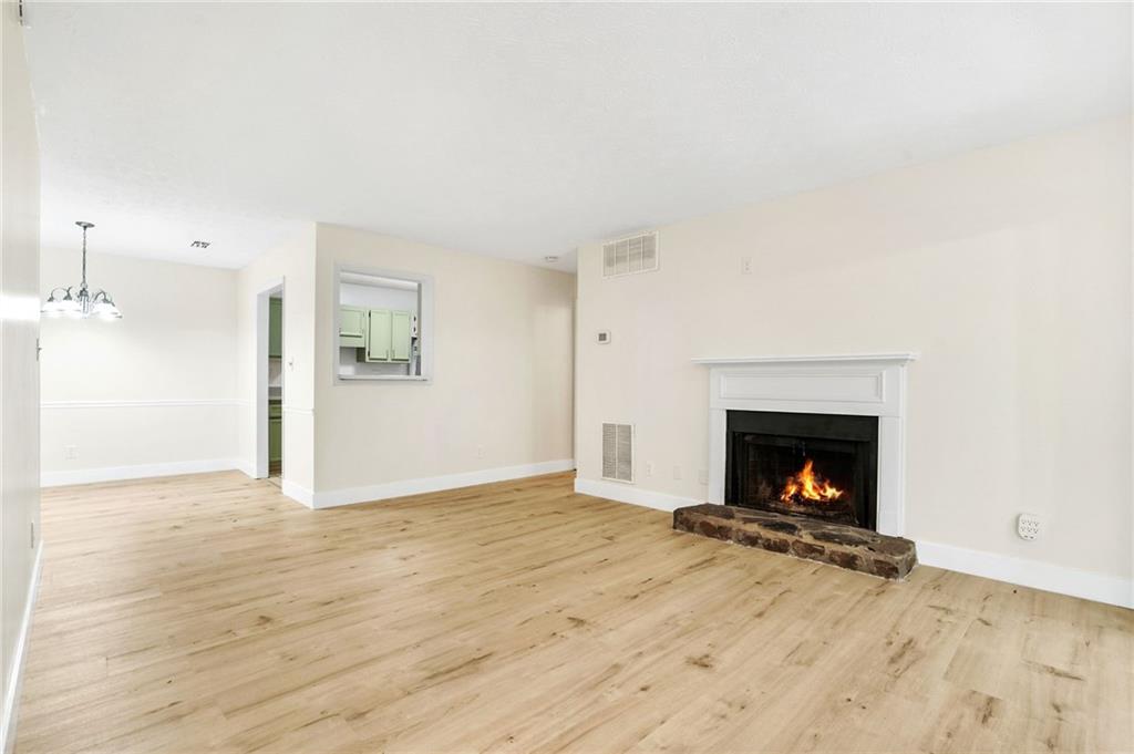 906 Country Park Drive SE