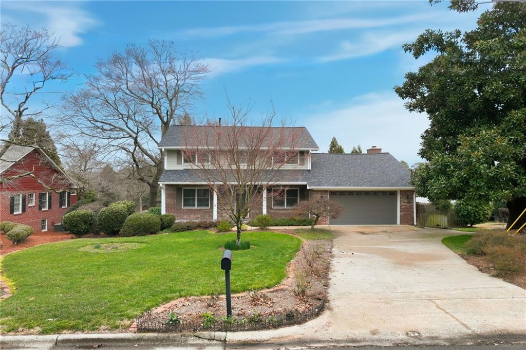 1582 Riverside Drive