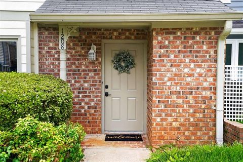 Townhouse For Sale - 1208 Shiloh Circle<br/> Kennesaw, GA 30144