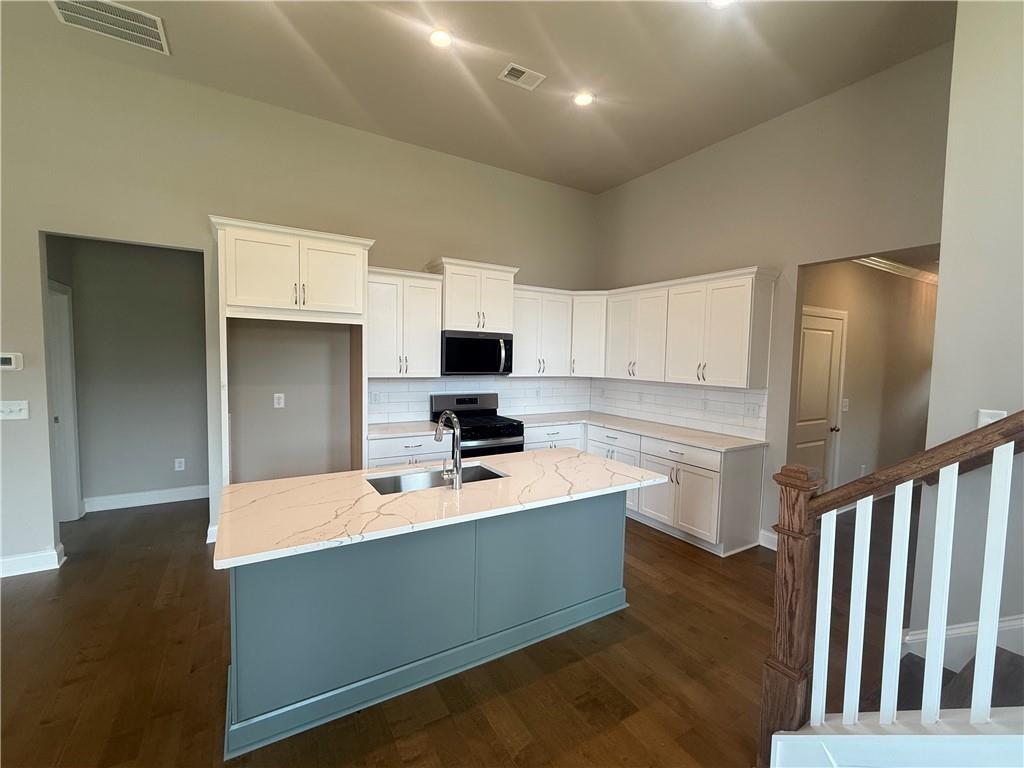 348 Lakeside Court