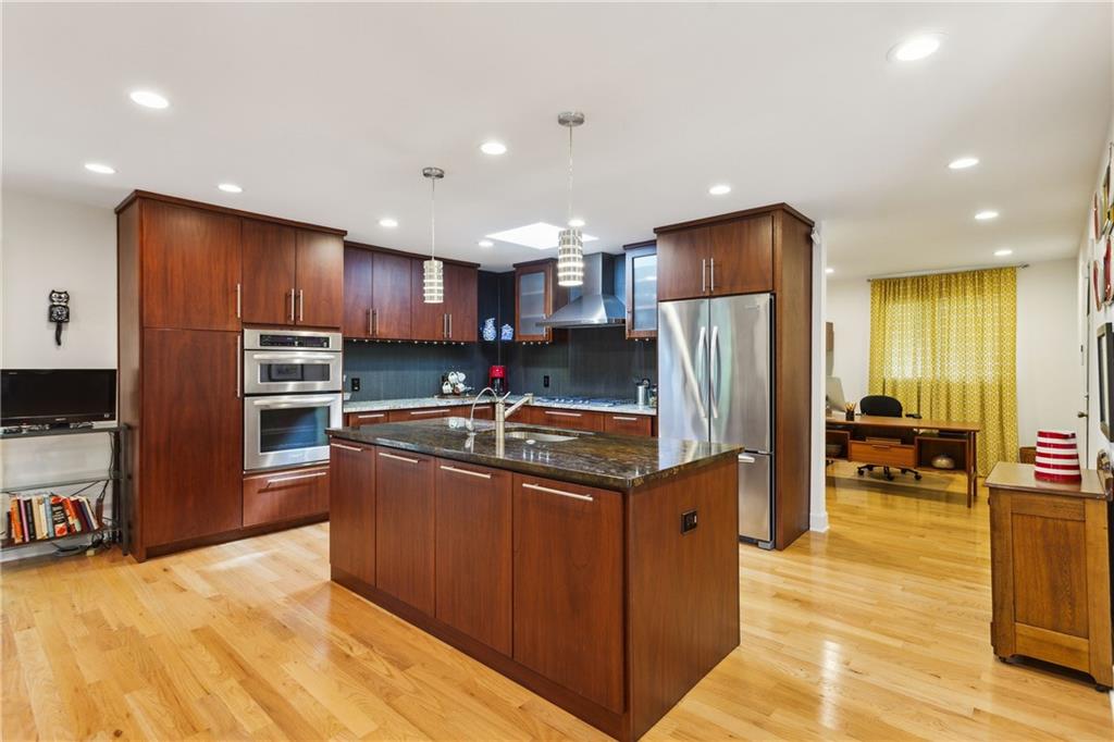 240 W Spalding Drive, Sandy Springs, Georgia image 5