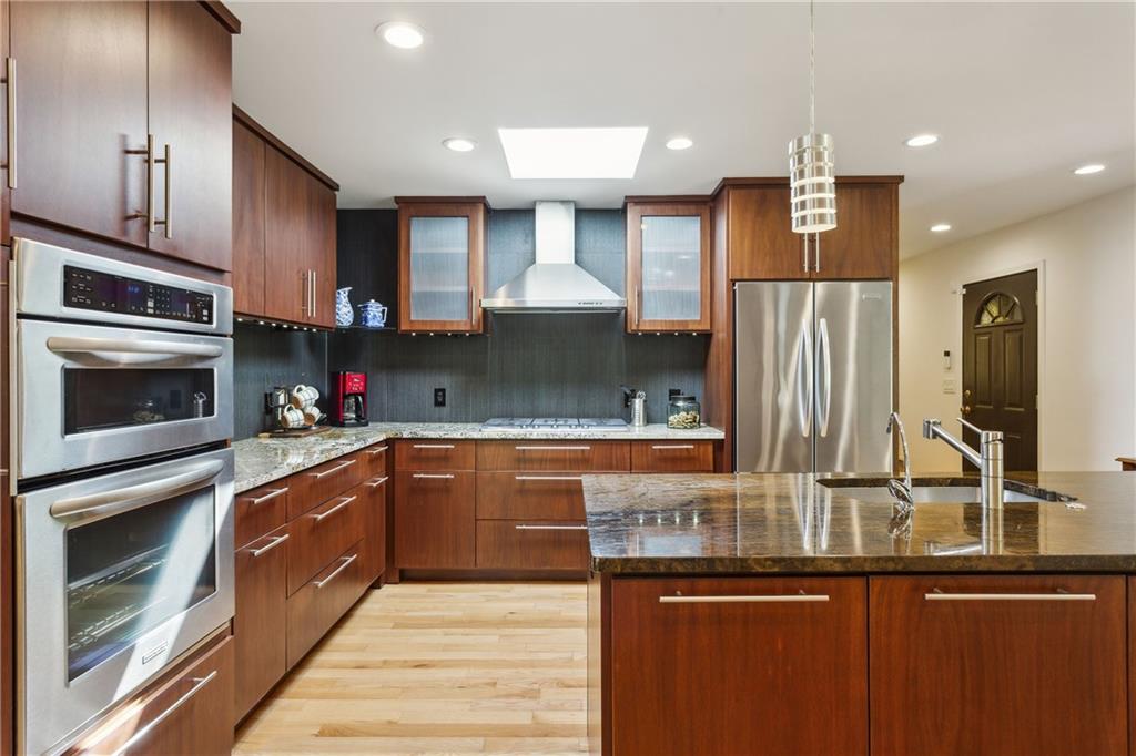 240 W Spalding Drive, Sandy Springs, Georgia image 6