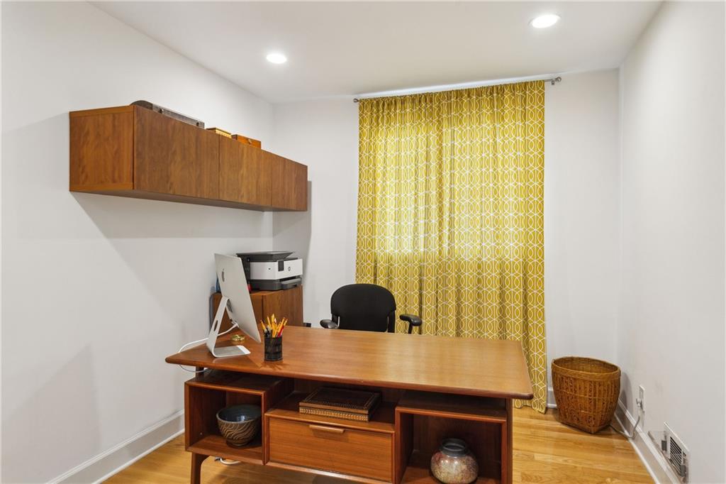240 W Spalding Drive, Sandy Springs, Georgia image 10