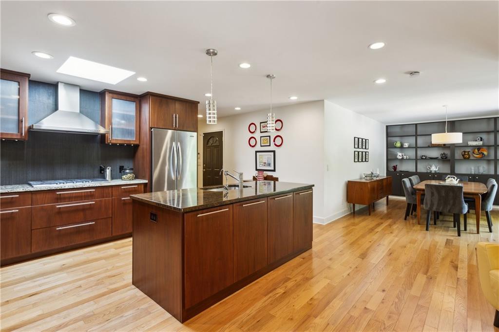 240 W Spalding Drive, Sandy Springs, Georgia image 7
