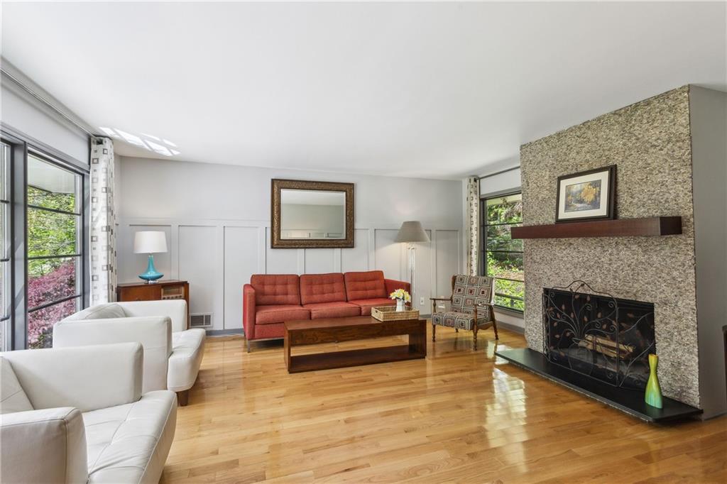240 W Spalding Drive, Sandy Springs, Georgia image 13