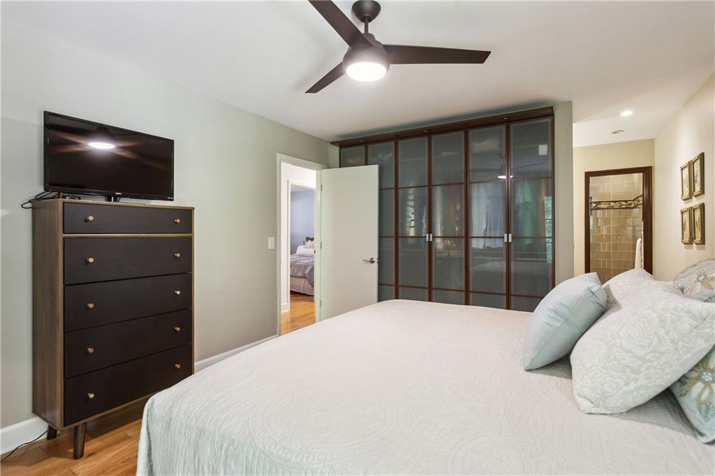 240 W Spalding Drive, Sandy Springs, Georgia image 18