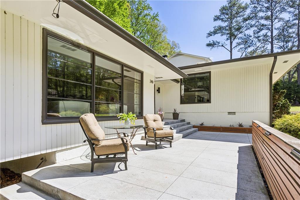 240 W Spalding Drive, Sandy Springs, Georgia image 3