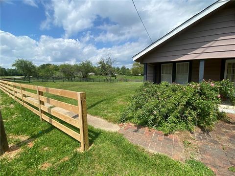 A home in Dawsonville