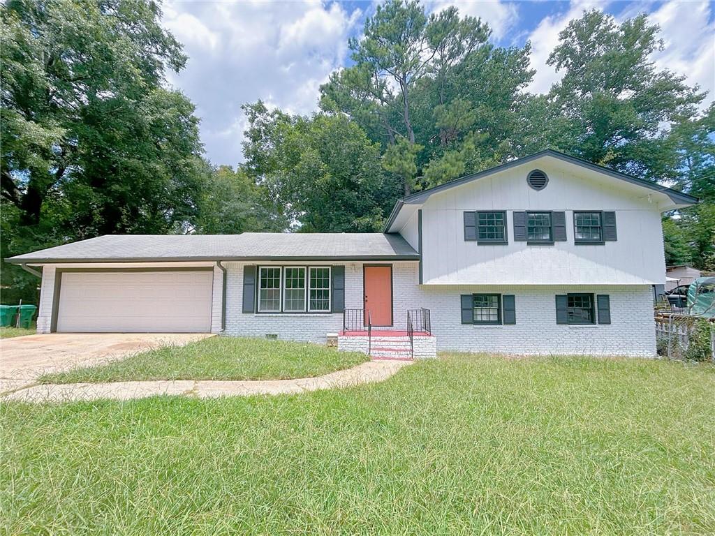 ***Brand-new kitchen, new flooring and carpet throughout, and 3 versatile bonus rooms!***
Located in a quiet Morrow neighborhood, 2756 Brook Dr offers updated comfort and flexible space. The fully renovated kitchen features modern finishes and ample cabinet space. Enjoy fresh flooring and plush new carpet throughout the home.
With three bonus rooms, there's room for everyone—use one as an entertainment space, one as a home office or formal sitting room near the entry, and another as a guest room or hobby area.
Convenient to schools, shopping, and major highways, this move-in-ready home is a fantastic opportunity for homeowners or investors alike.