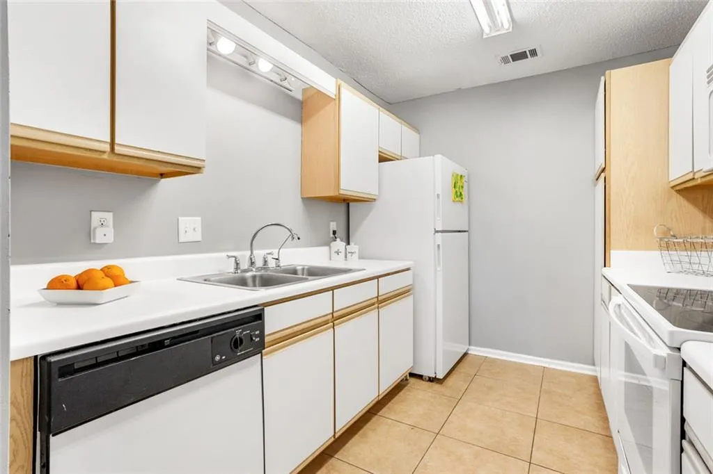 Valdosta, Georgia 31602, United States, 3 Bedrooms Bedrooms, ,2 BathroomsBathrooms,Residential,Active,250252