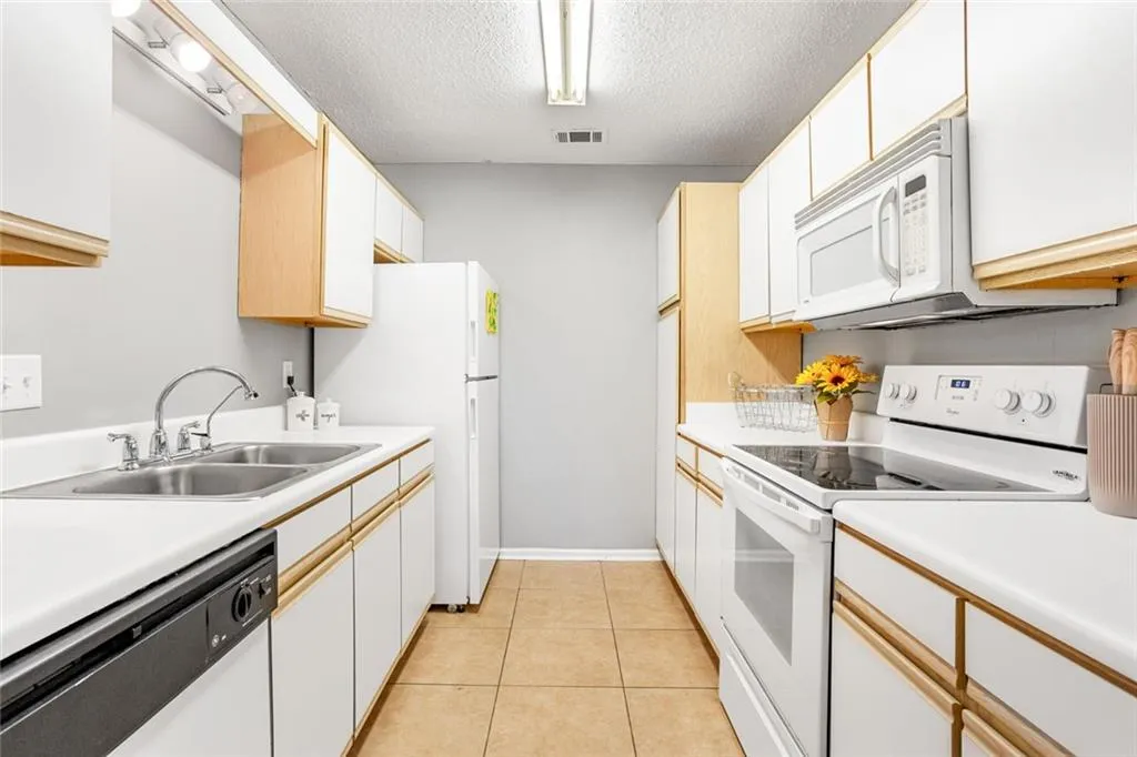 Valdosta, Georgia 31602, United States, 3 Bedrooms Bedrooms, ,2 BathroomsBathrooms,Residential,Active,250252