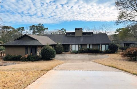 Homes For Sale - 4694 Fairway Road<br/> Duluth, GA 30096