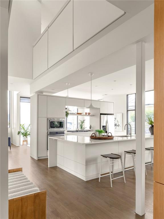 422 Glen Iris Drive NE