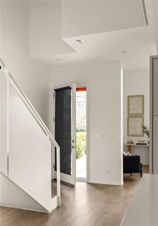 422 Glen Iris Drive NE