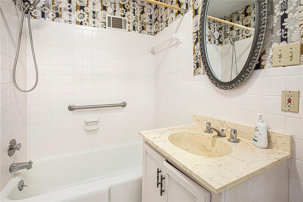 12080 Mountain Laurel Drive, Roswell, Georgia image 29