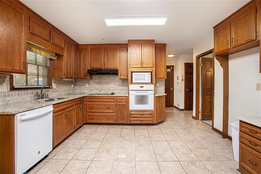 12080 Mountain Laurel Drive, Roswell, Georgia image 18