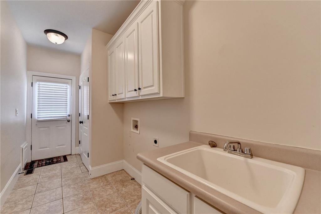 1054 Morgan Garner Drive, Lilburn, Georgia image 31