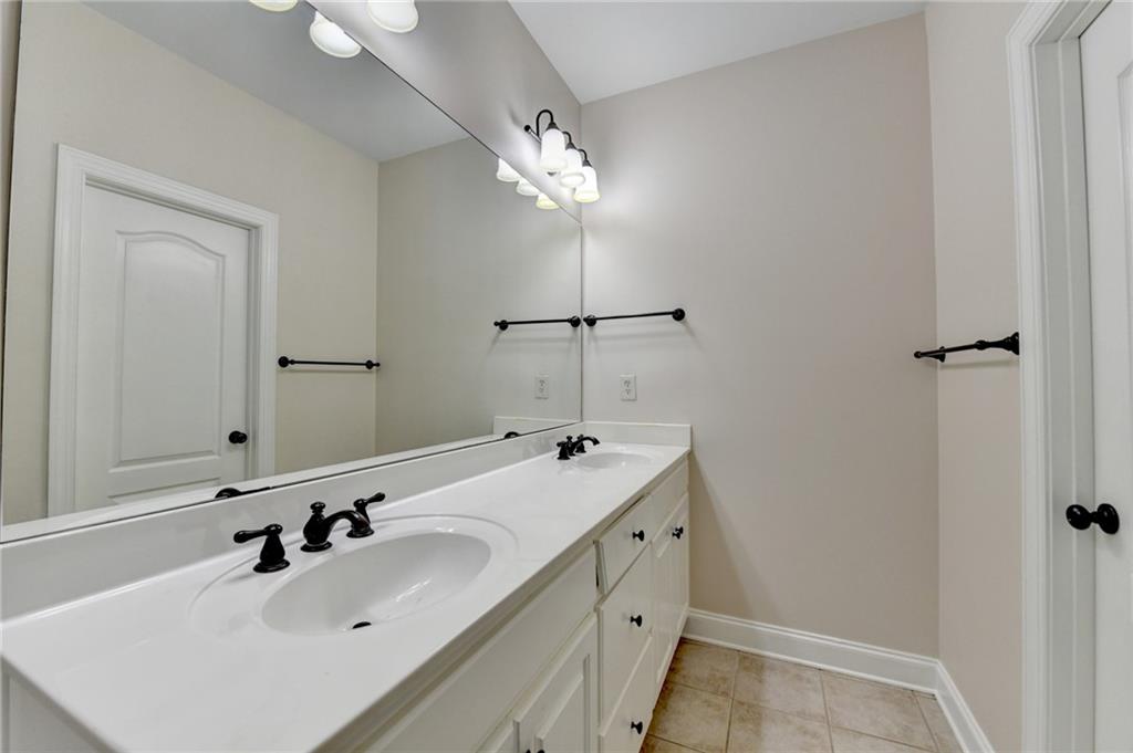 1054 Morgan Garner Drive, Lilburn, Georgia image 48