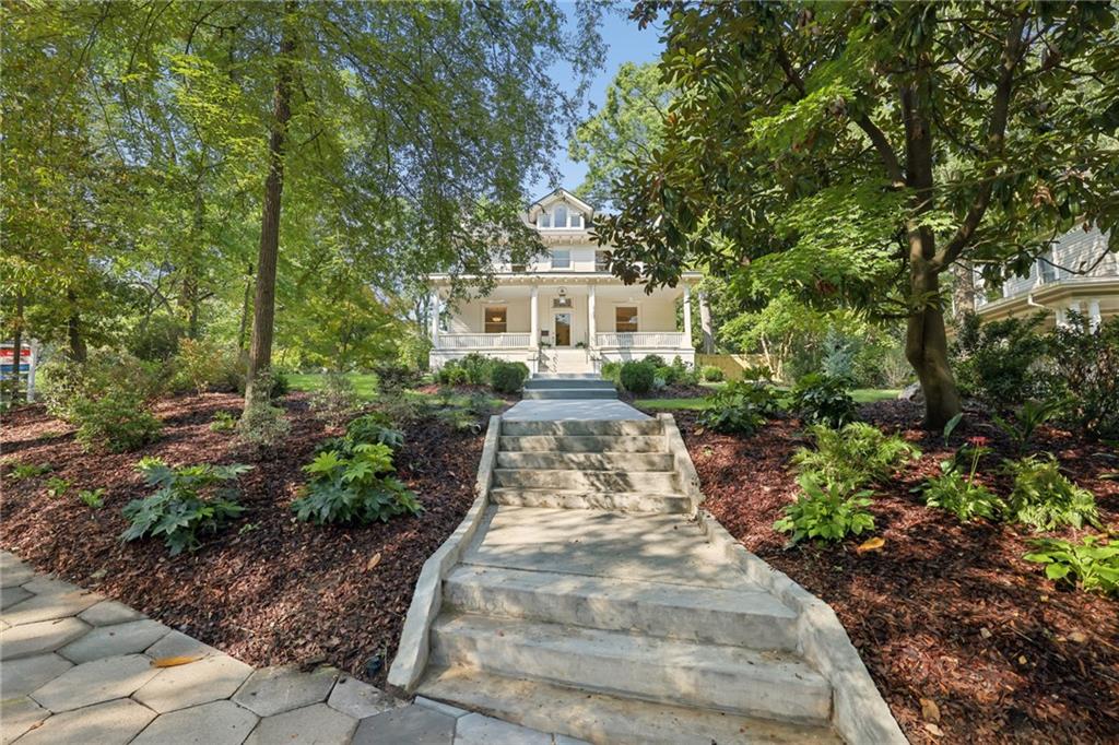 118 Waverly Way NE