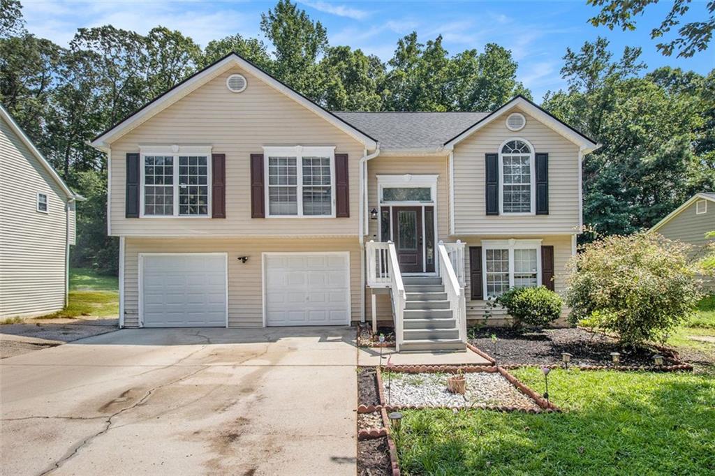 Freshly updated, Huge home with a finished lower level/basement - ideal for entertaining family/guests. This 5 (possibly 6) bedroom home is located in the Raintree subdivision just south of Southlake Mall and lots of great restaurants. Close to everything. Nice-sized Master Bedroom with vaulted ceilings.