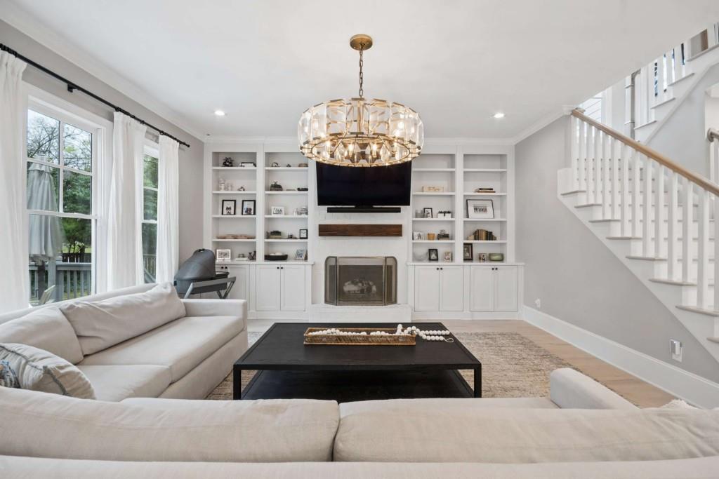 2561 Thompson Road NE