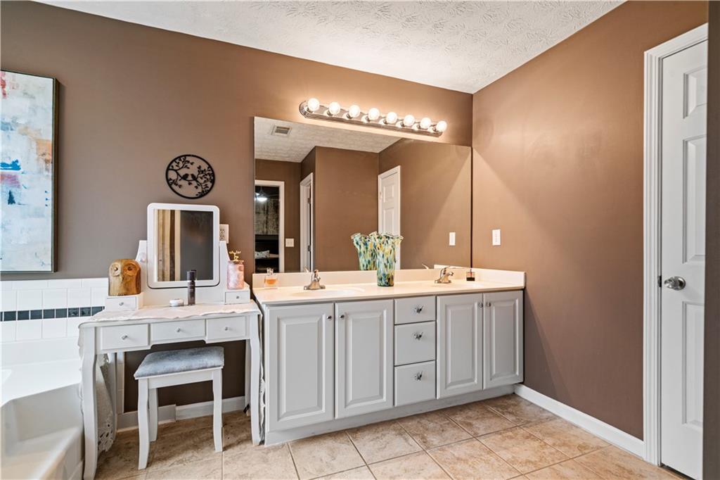 5587 Newberry Point Drive, Flowery Branch, Georgia image 31