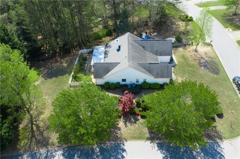 A home in Dacula