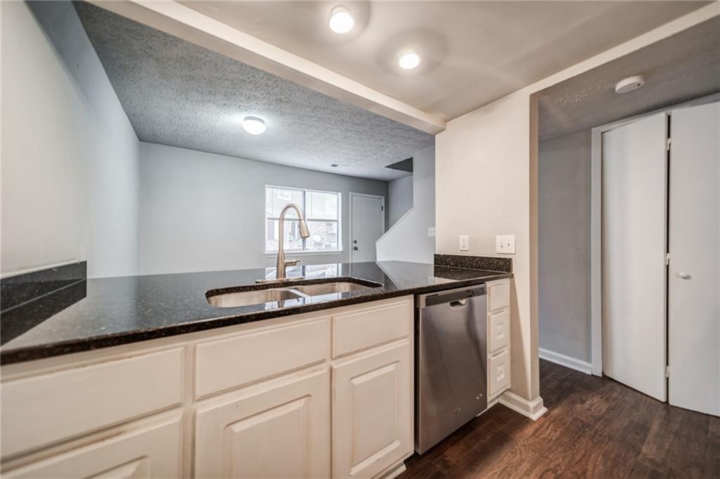 COUNTRY PLACE - Residential Lease