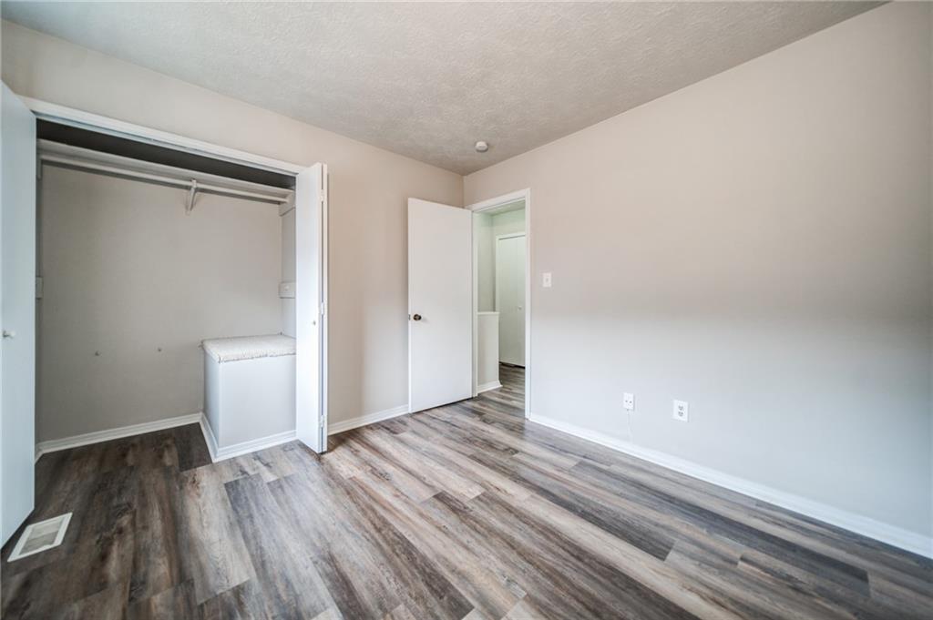 COUNTRY PLACE - Residential Lease