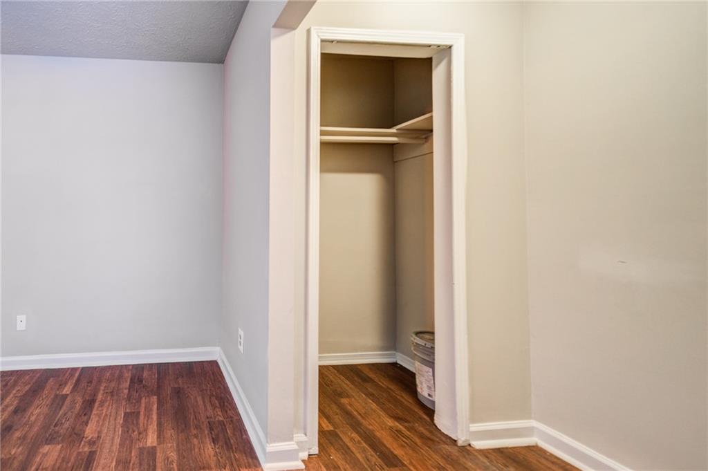 COUNTRY PLACE - Residential Lease