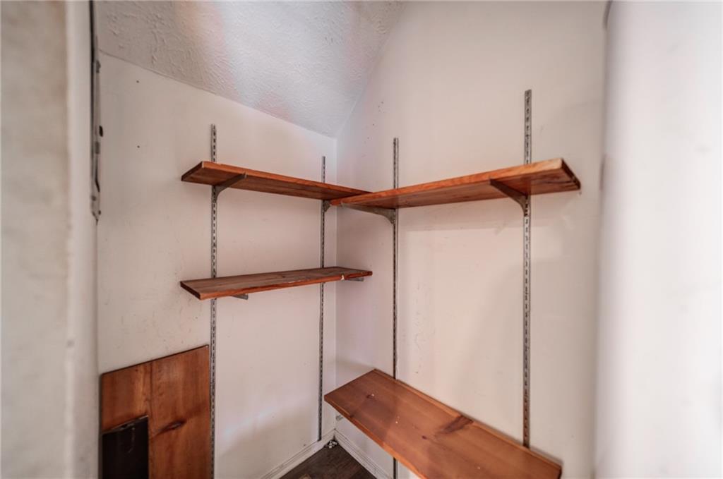 COUNTRY PLACE - Residential Lease