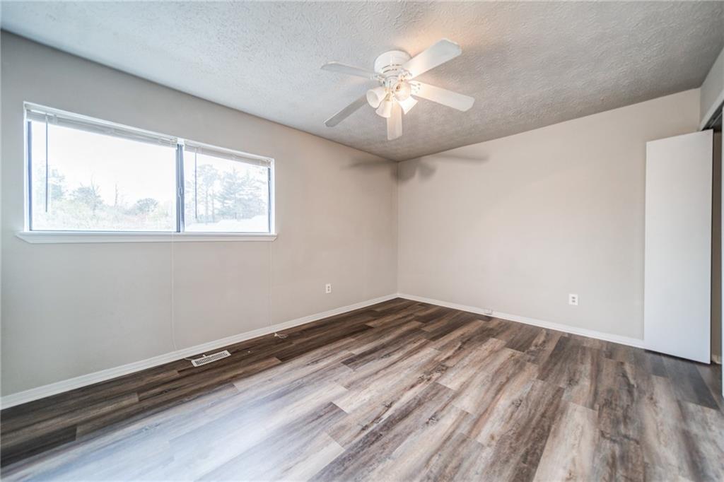 COUNTRY PLACE - Residential Lease