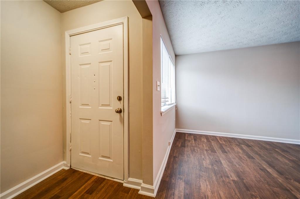 COUNTRY PLACE - Residential Lease