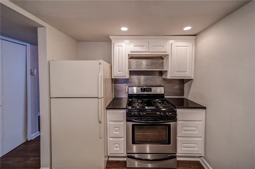 COUNTRY PLACE - Residential Lease