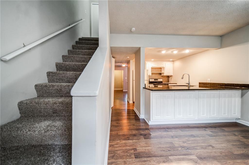 COUNTRY PLACE - Residential Lease