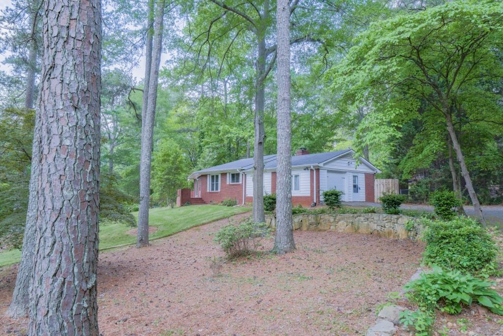 2279 Parkview Circle, College Park, Georgia image 6