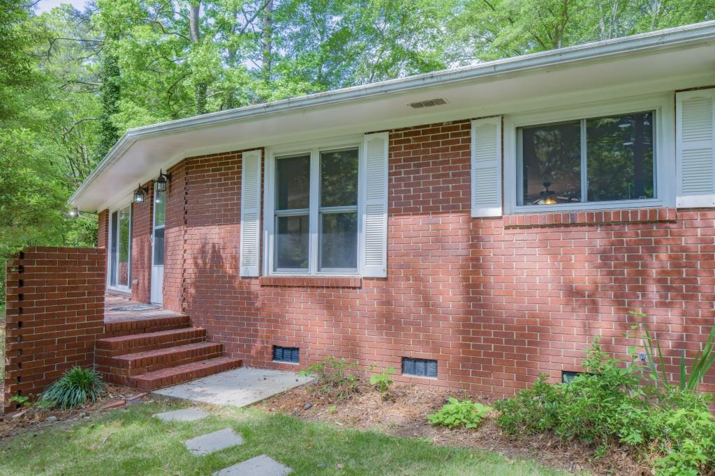 2279 Parkview Circle, College Park, Georgia image 7