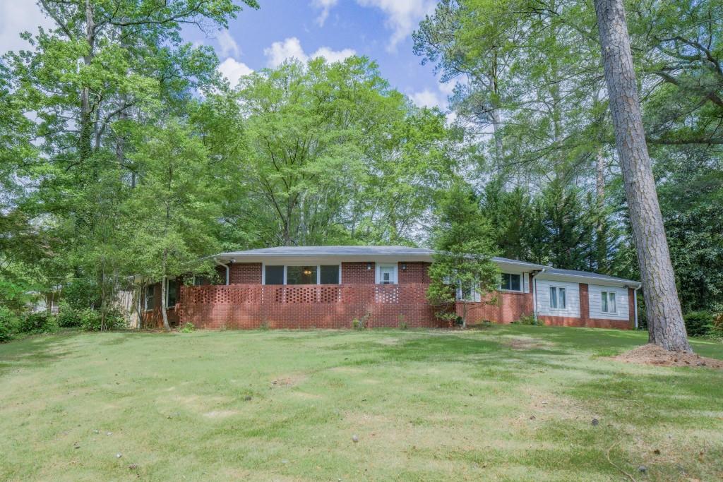 2279 Parkview Circle, College Park, Georgia image 1