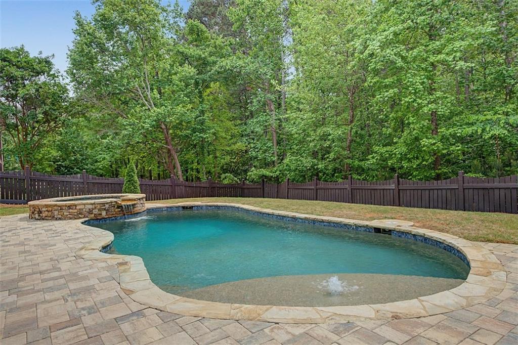 161 Oakwind Point