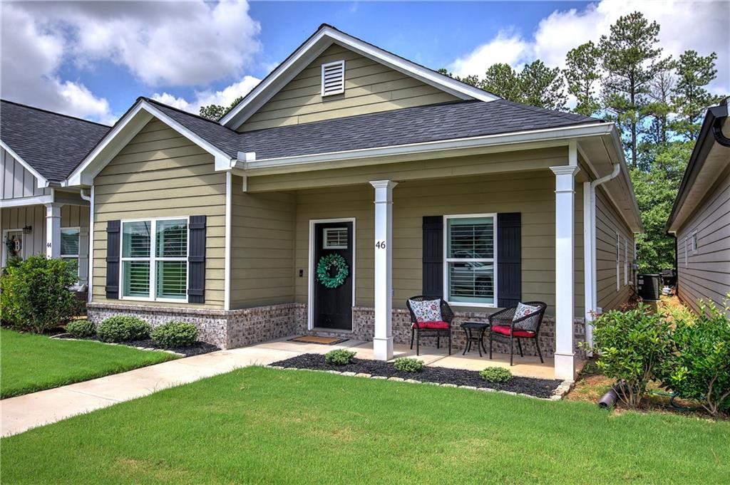 Charming Ranch Home in Desirable Carterville Neighborhood!
Welcome to this beautifully maintained one-story ranch located within the city limits of Carterville. Offering the perfect blend of comfort, convenience, and community. Situated in a sought-after neighborhood with access to a pool and clubhouse, this home checks all the boxes!
Step inside to an inviting open floor plan featuring granite countertops, spacious living and dining areas, and a kitchen ideal for entertaining. The split bedroom layout ensures privacy, with the primary suite boasting a dual vanity, walk-in shower, and ample closet space.
Enjoy easy, single-level living with modern touches throughout, and let the HOA take care of the the lawn maintenance, so you can spend more time relaxing and less time on yard work. Whether you're enjoying the amenities or hosting friends and family, this home is ready for your next chapter!