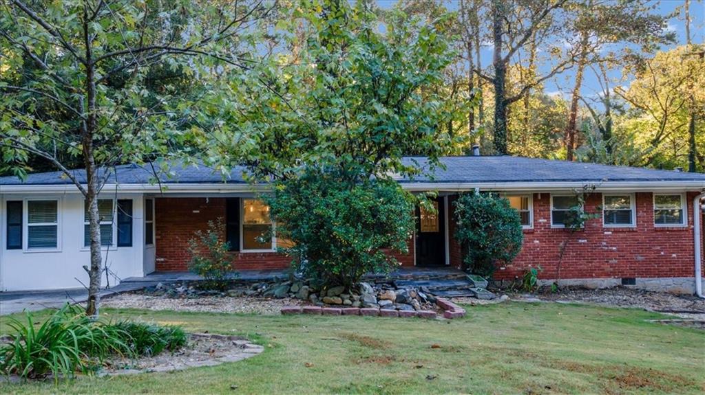 2473 Woodacres Road NE