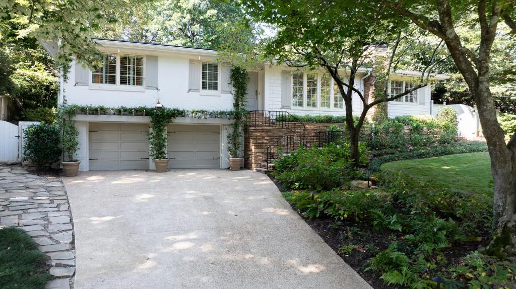 964 Buckingham Circle NW