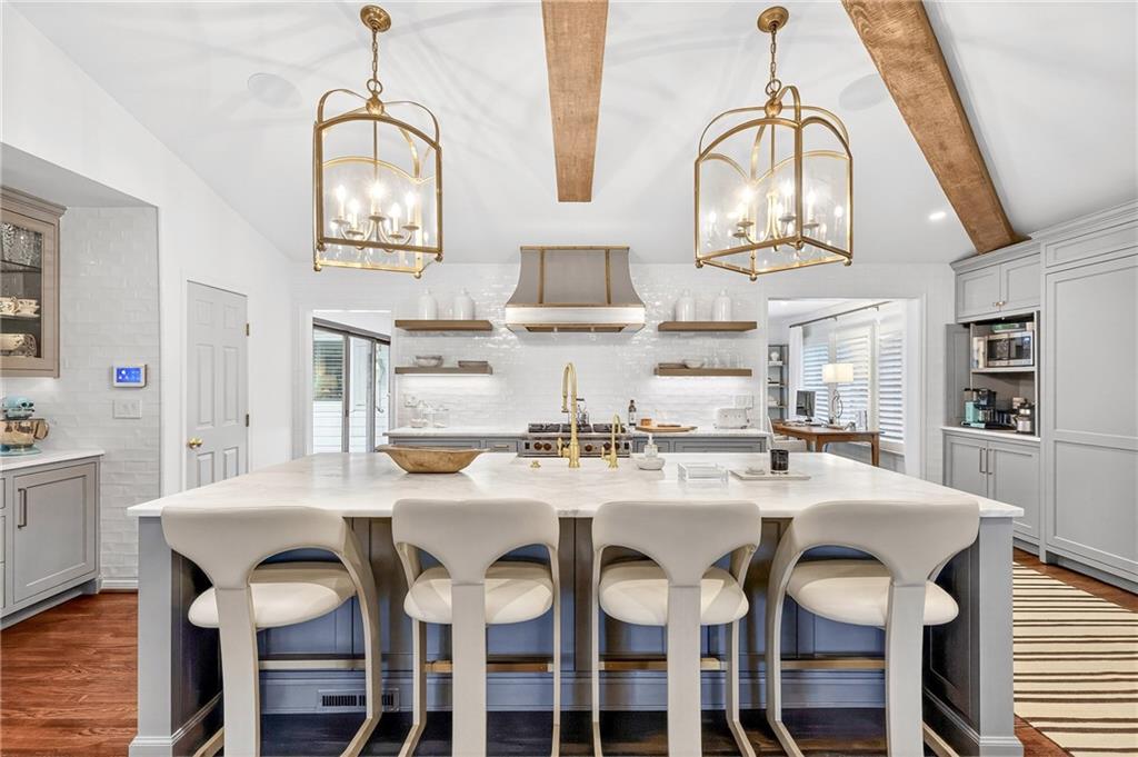 964 Buckingham Circle NW