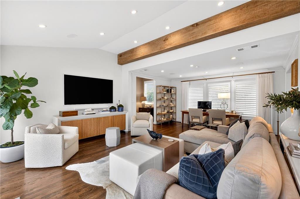 964 Buckingham Circle NW