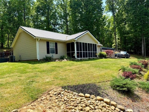 Homes For Sale - 35 Edgewater Drive<br/> Griffin, GA 30223