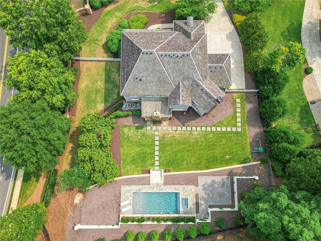 900 Crabapple Hill