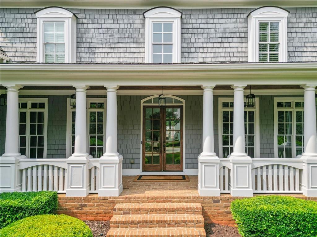 900 Crabapple Hill