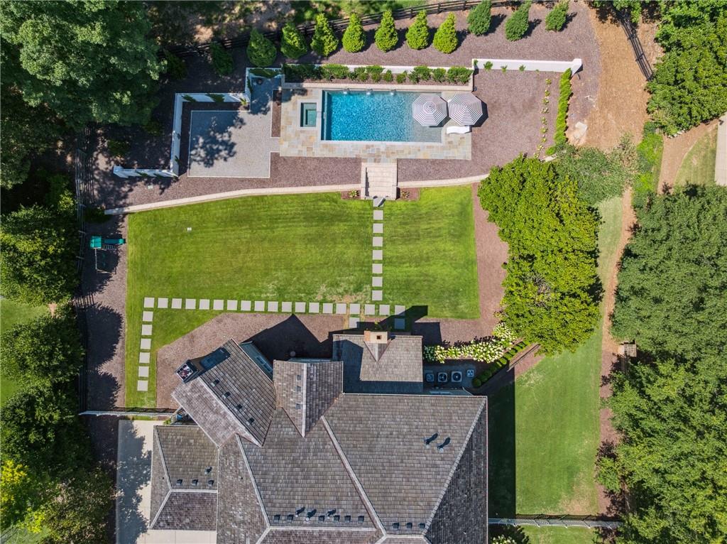 900 Crabapple Hill